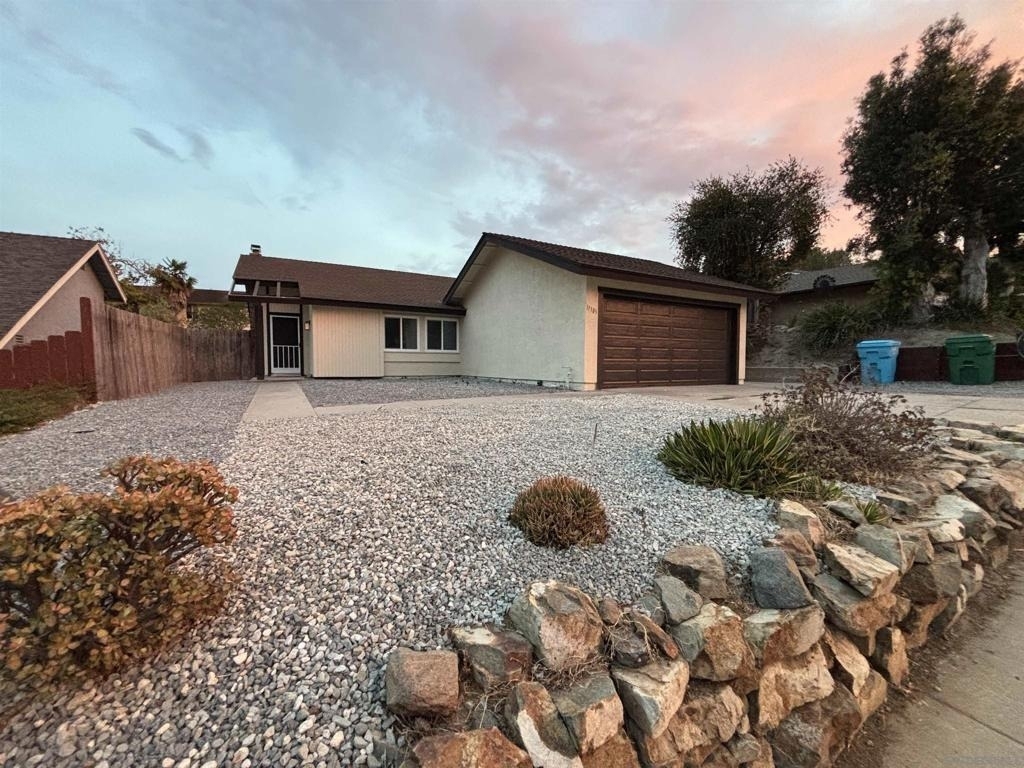 11385 Almazon St - Photo 5