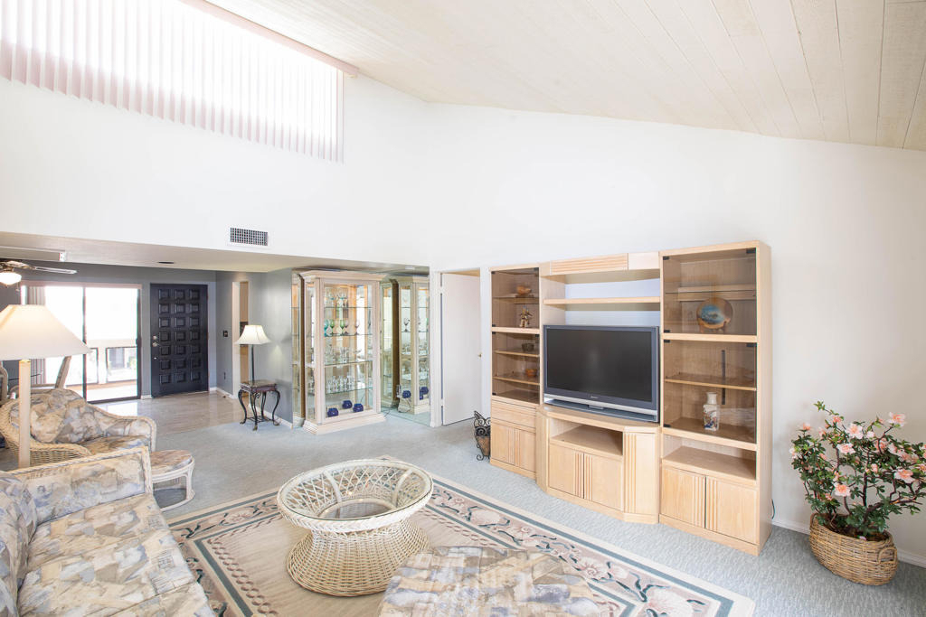 255 E Avenida Granada - Photo 2