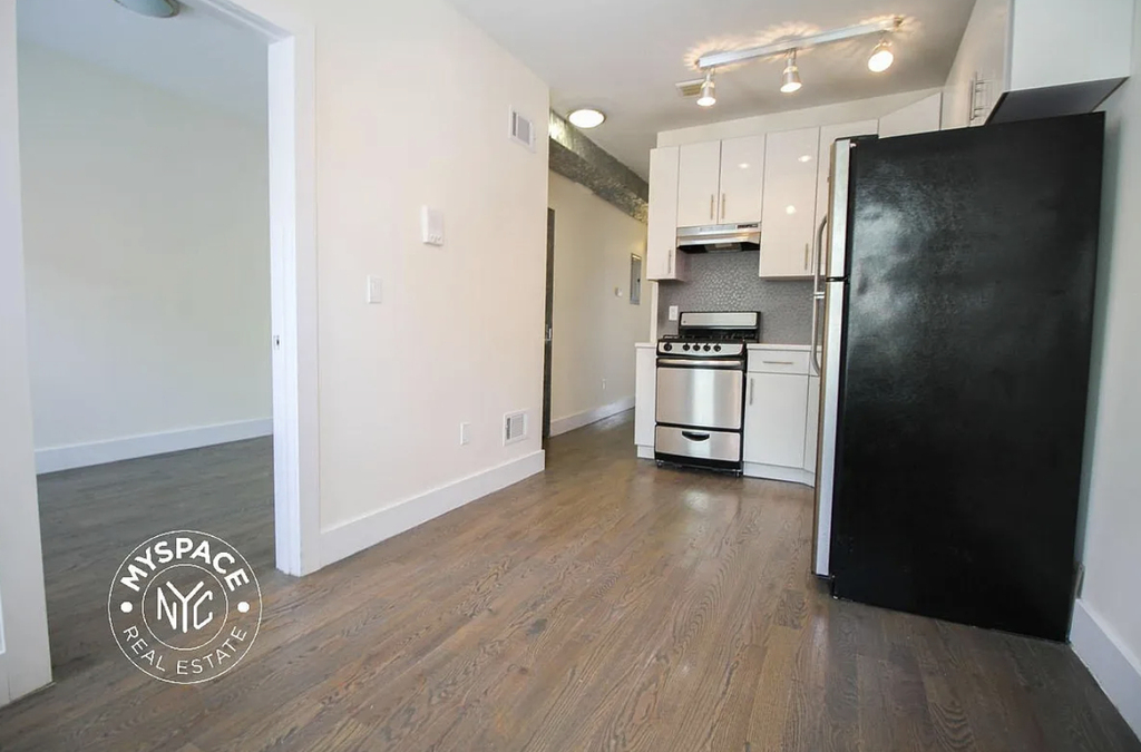 364 Bainbridge Street - Photo 2