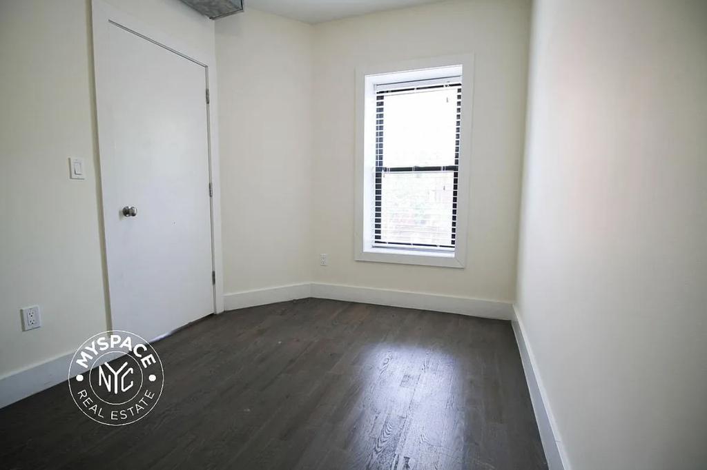 364 Bainbridge Street - Photo 4