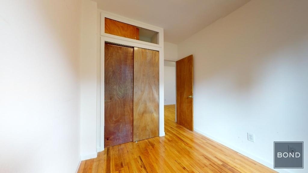 East 65 Street - Photo 3