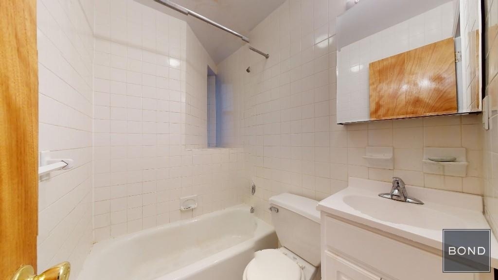 East 65 Street - Photo 6