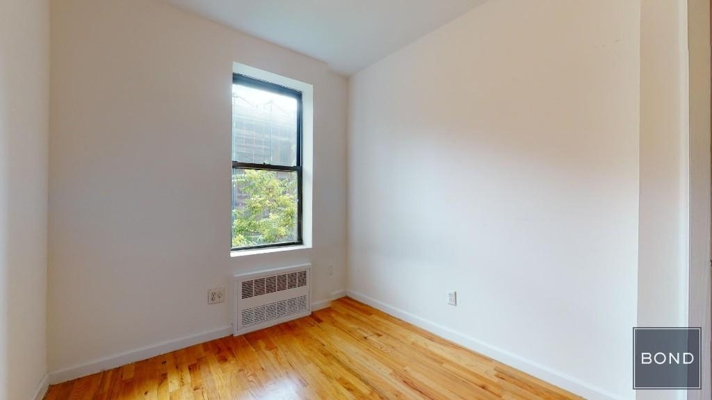 East 65 Street - Photo 2