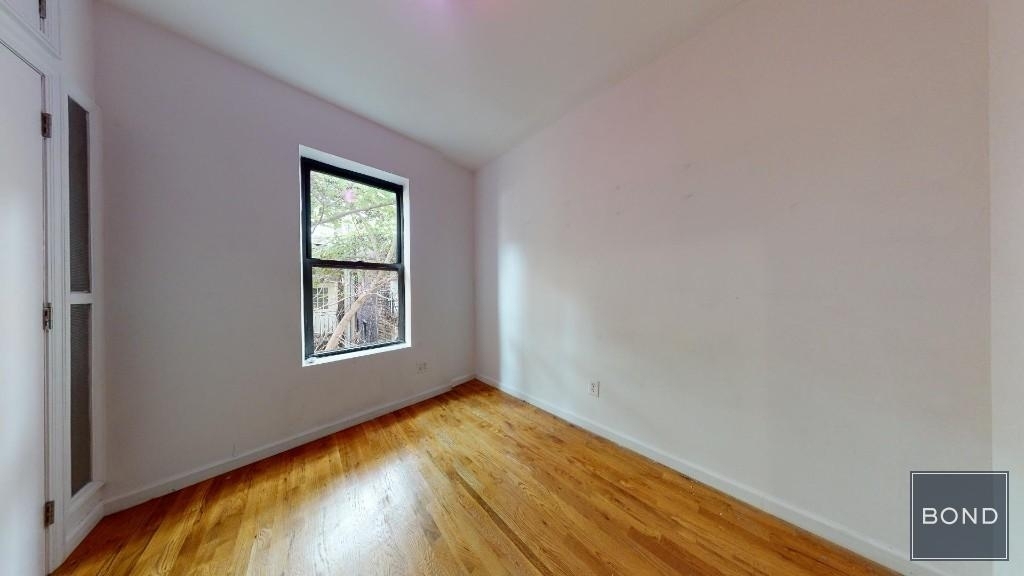 West 51 Street - Photo 10