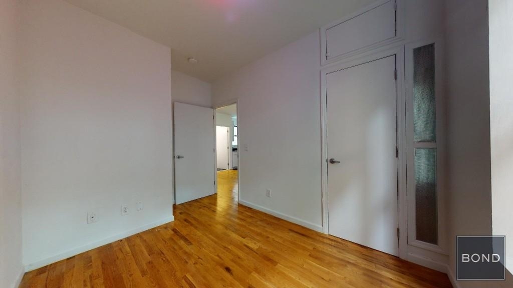West 51 Street - Photo 9
