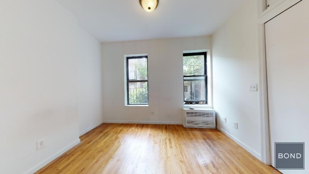 West 51 Street - Photo 7