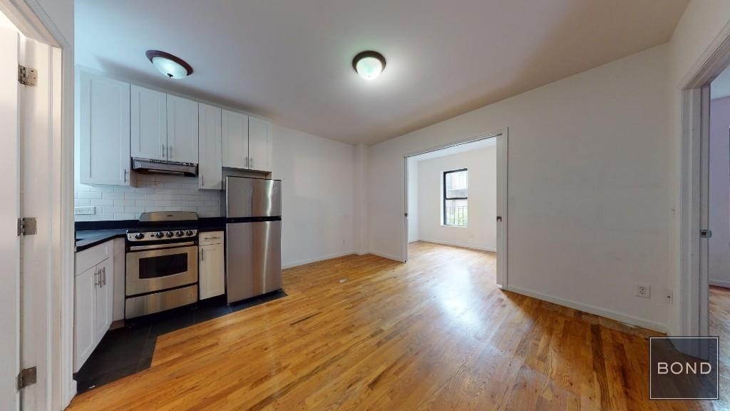 West 51 Street - Photo 2