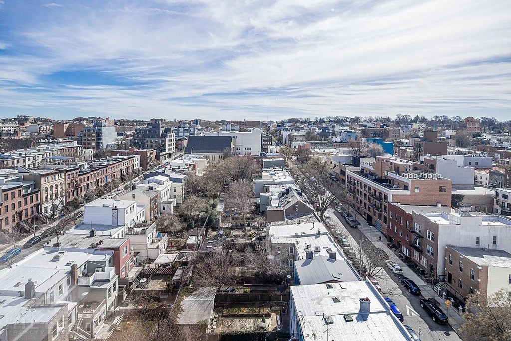 Fourth Avenue - Photo 19