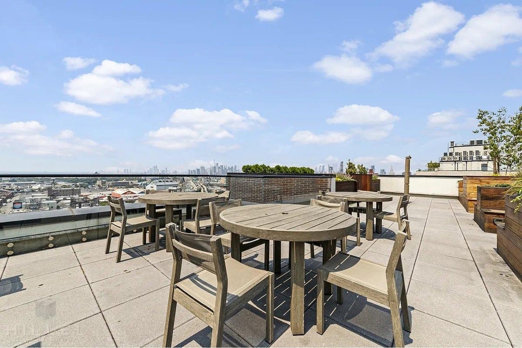 Fourth Avenue - Photo 11