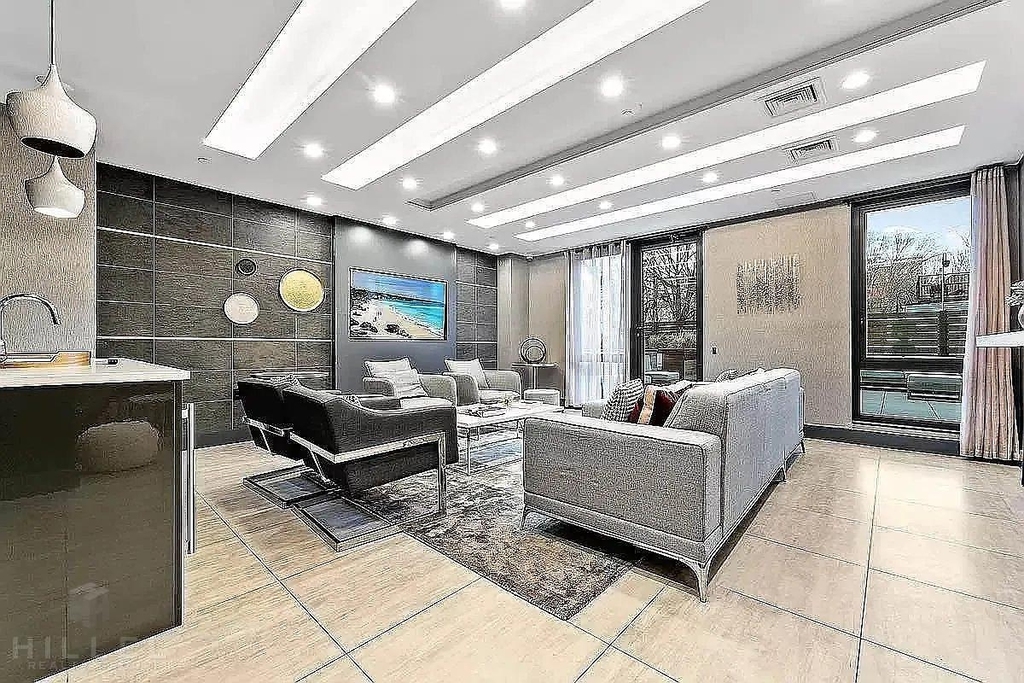 Fourth Avenue - Photo 15
