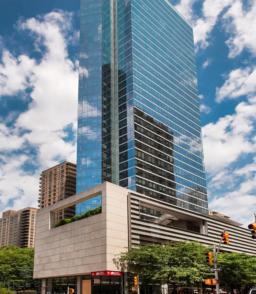 West 67th Street - Photo 4