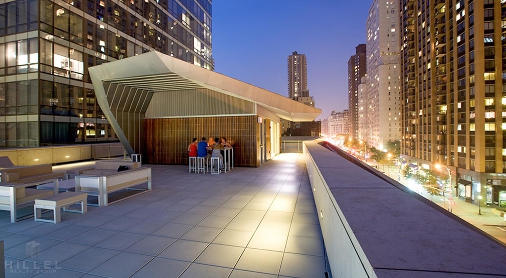 West 67th Street - Photo 8