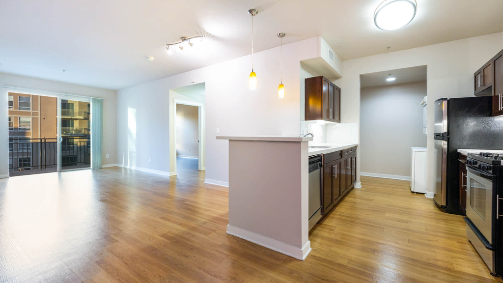 1050 Wilshire Blvd - Photo 11
