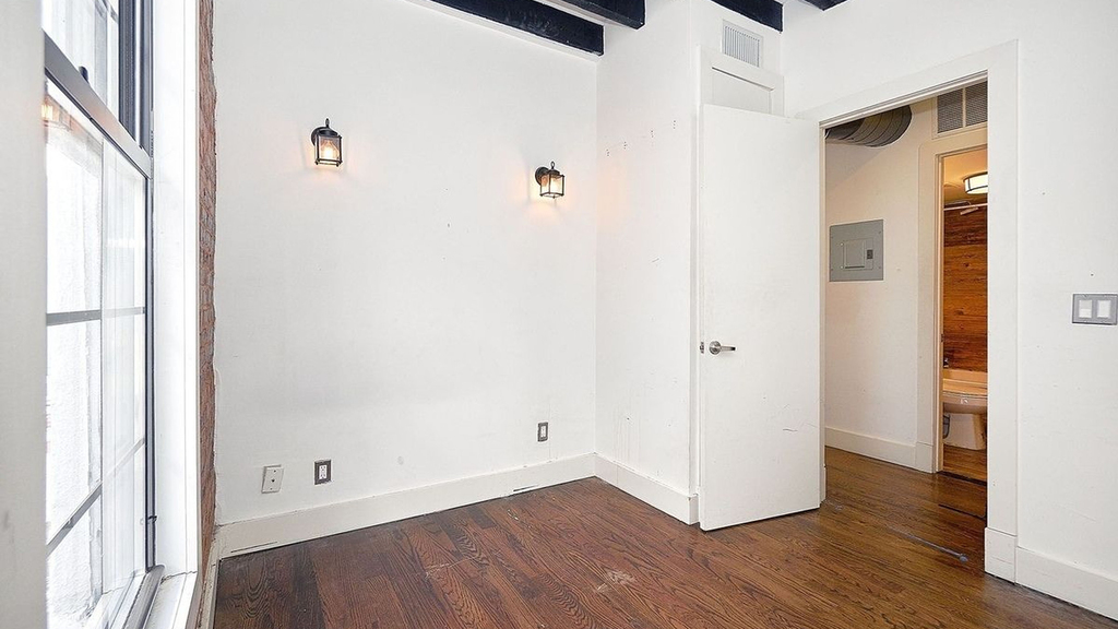 16-48 Norman St 11385 - Photo 8