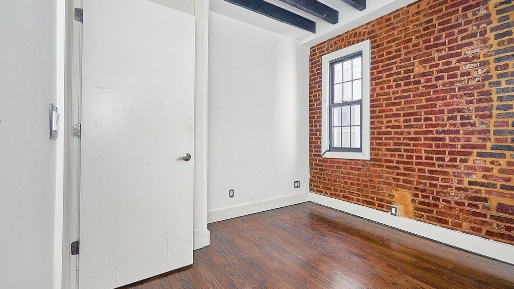 16-48 Norman St 11385 - Photo 4