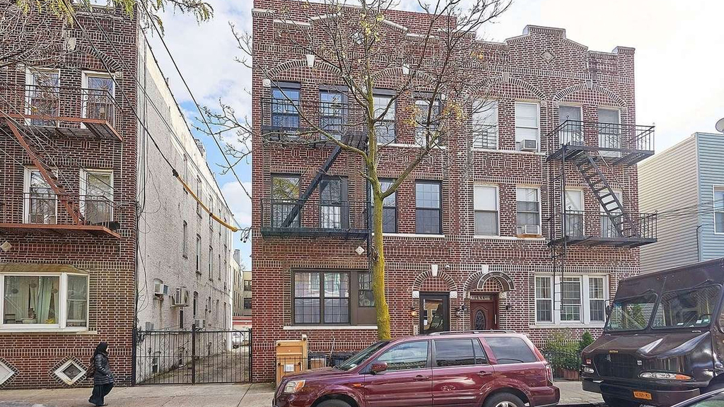 16-48 Norman St 11385 - Photo 10