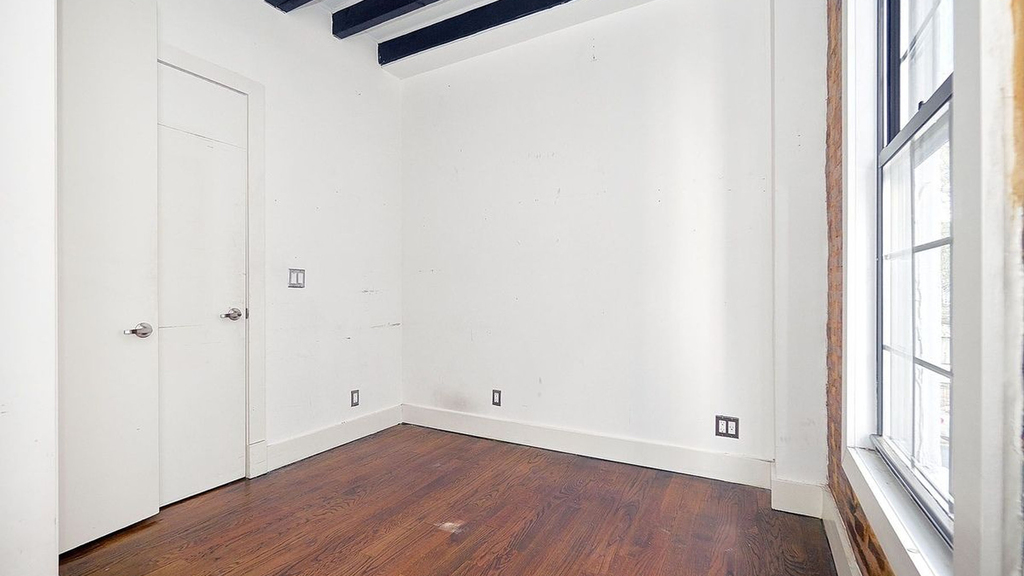 16-48 Norman St 11385 - Photo 2