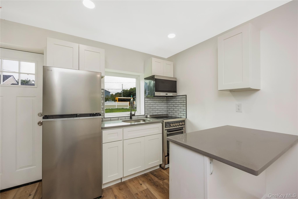 29 Tyler Street - Photo 2