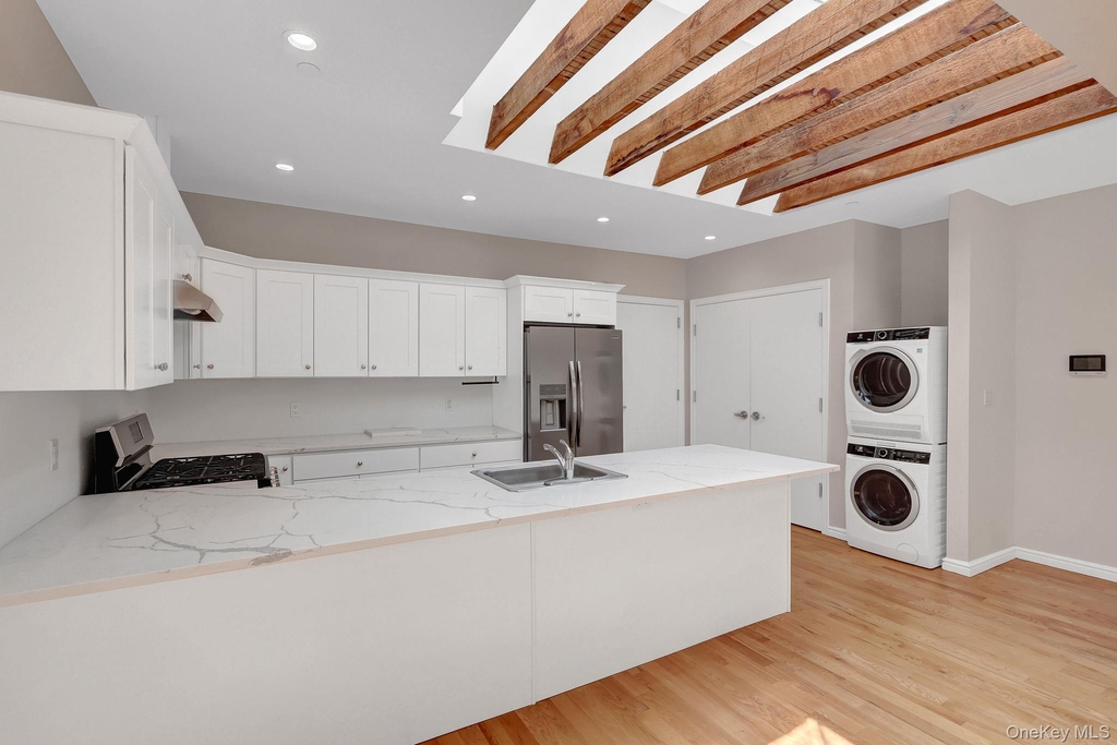 136 Rockaway Avenue - Photo 8