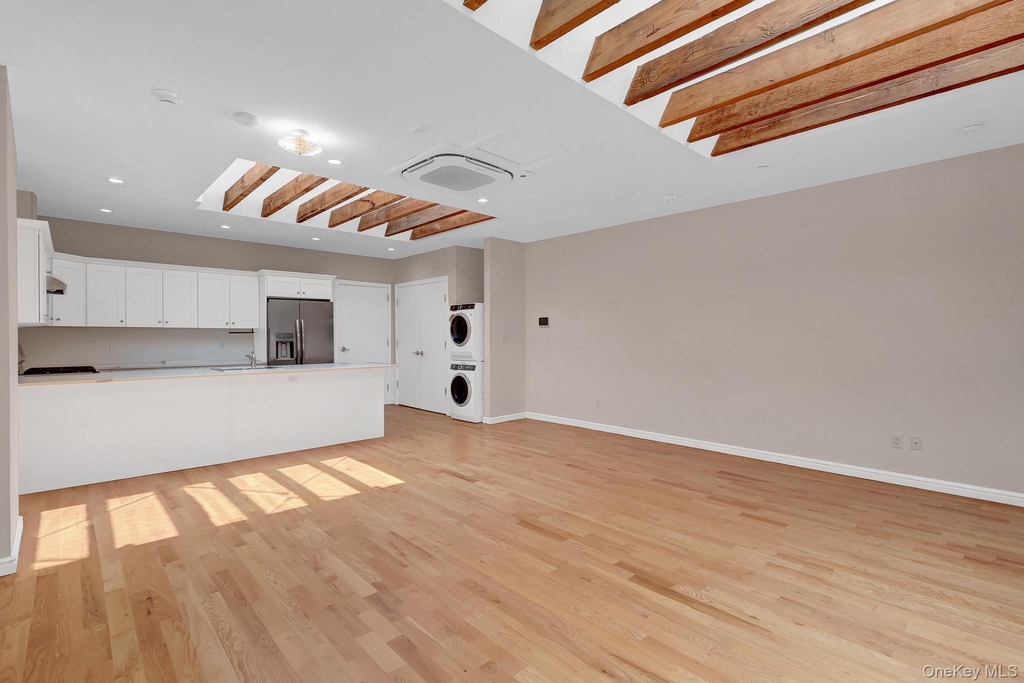 136 Rockaway Avenue - Photo 3