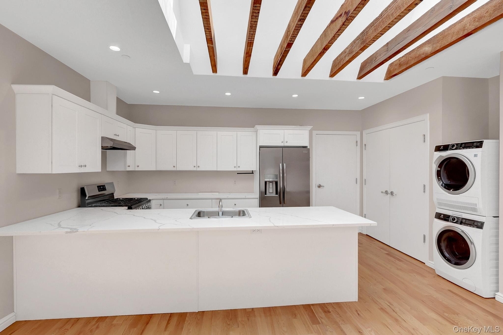 136 Rockaway Avenue - Photo 7