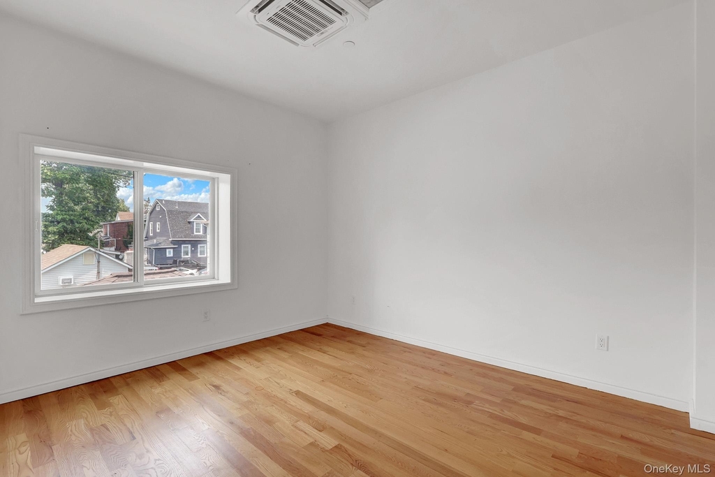 136 Rockaway Avenue - Photo 13