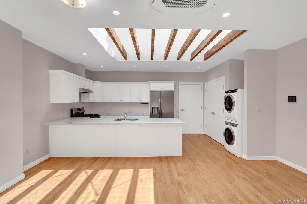 136 Rockaway Avenue - Photo 9