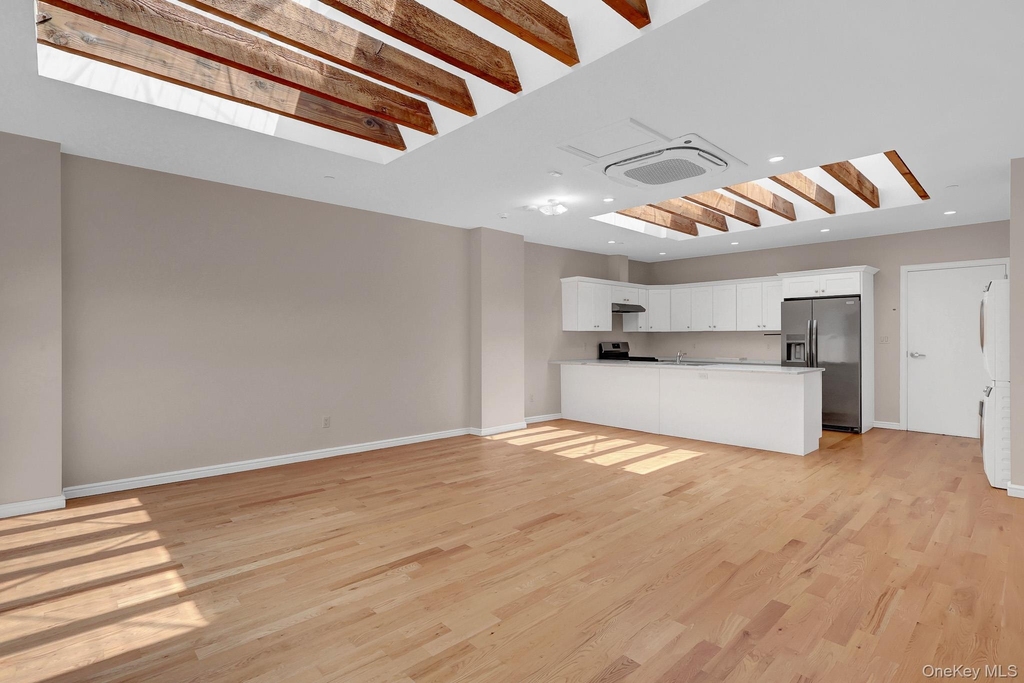 136 Rockaway Avenue - Photo 2