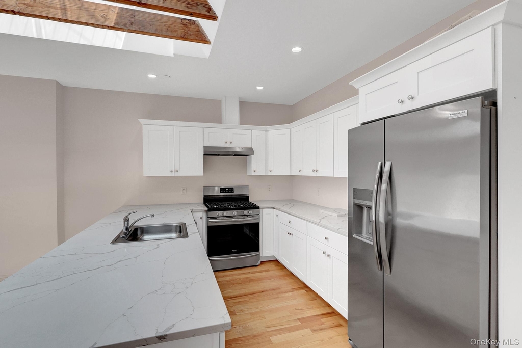 136 Rockaway Avenue - Photo 6