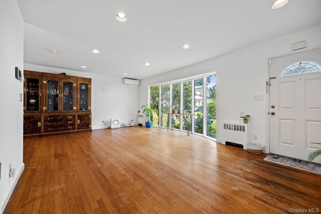 21 Joyce Road - Photo 2