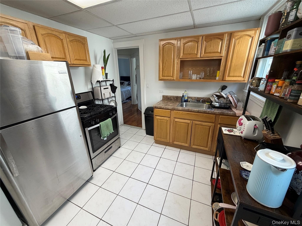 527 W Beech Street - Photo 2