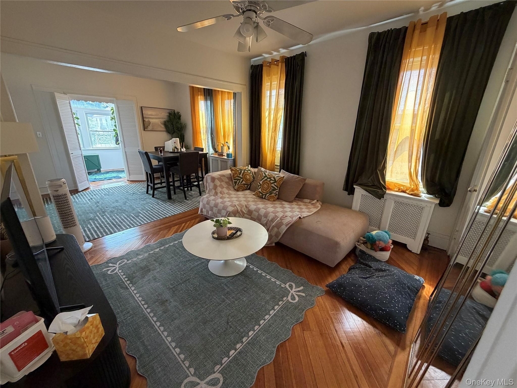 527 W Beech Street - Photo 4