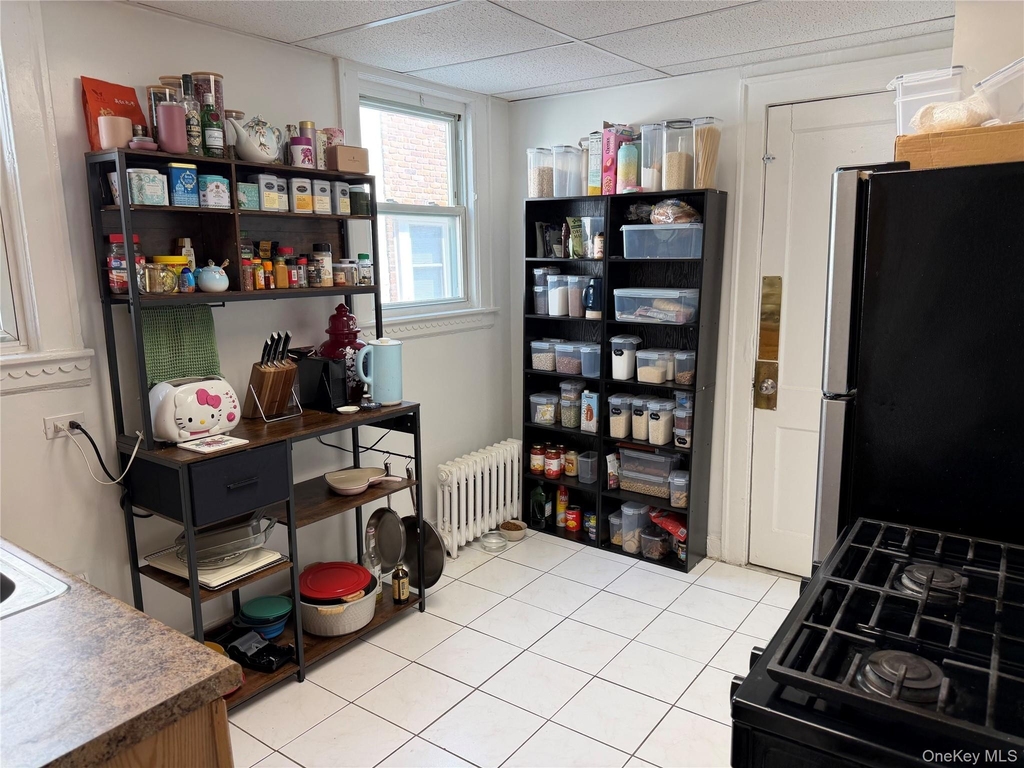 527 W Beech Street - Photo 1