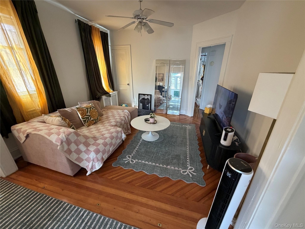 527 W Beech Street - Photo 6