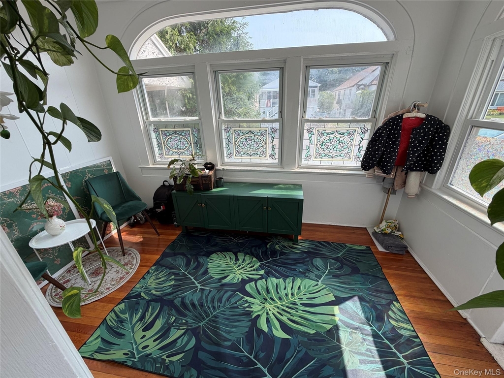 527 W Beech Street - Photo 8