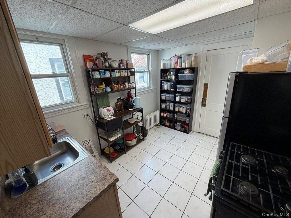 527 W Beech Street - Photo 3