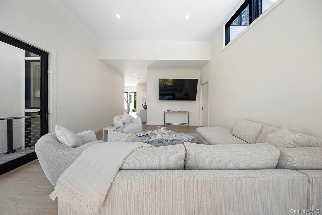 130 Highview Drive - Photo 5