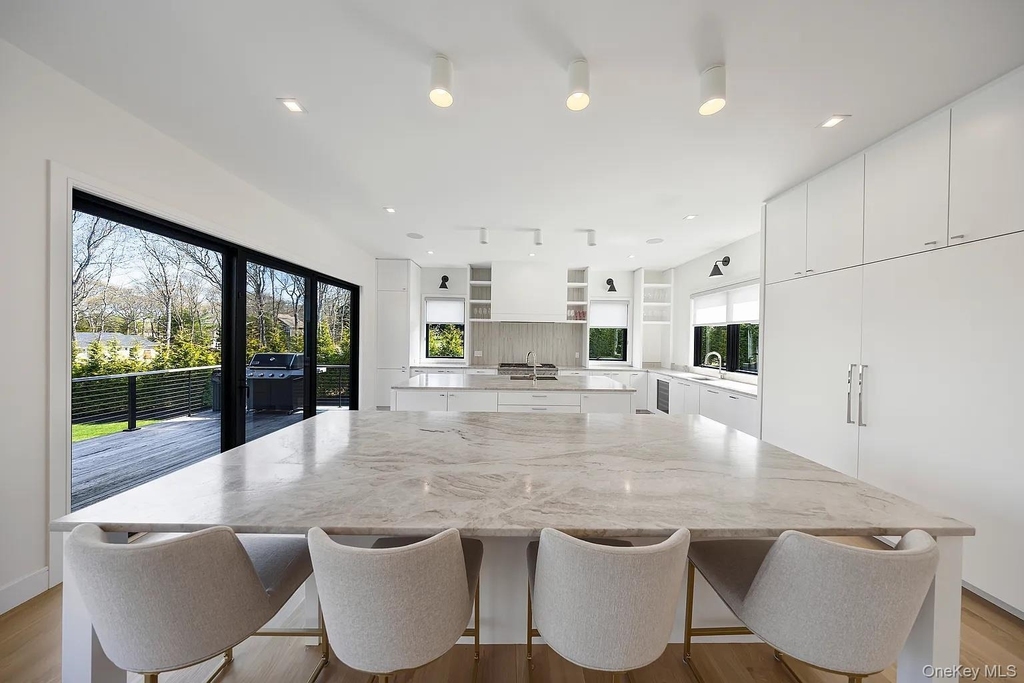 130 Highview Drive - Photo 2