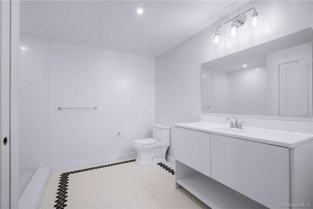 139 Fifth Avenue - Photo 3