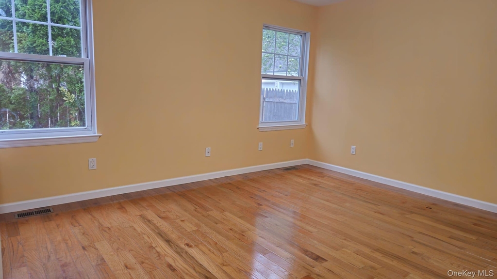 34 Nassau Avenue - Photo 4