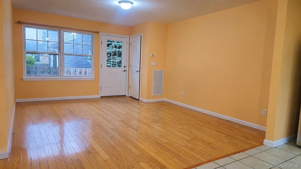 34 Nassau Avenue - Photo 2