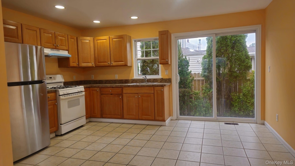 34 Nassau Avenue - Photo 1