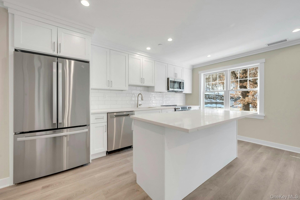 1123 Pleasantville Road - Photo 4