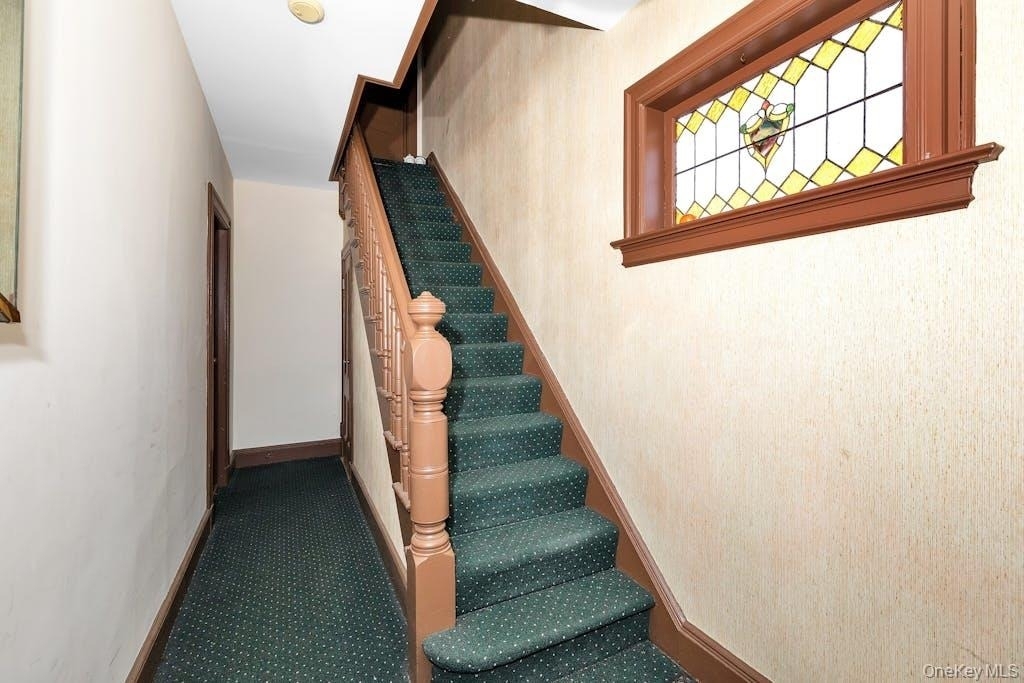 747 Pelhamdale Avenue - Photo 2