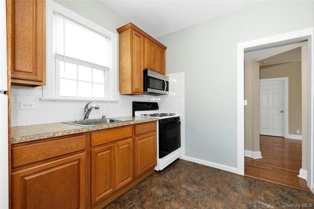 747 Pelhamdale Avenue - Photo 7
