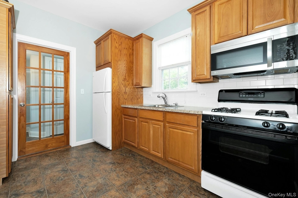 747 Pelhamdale Avenue - Photo 6
