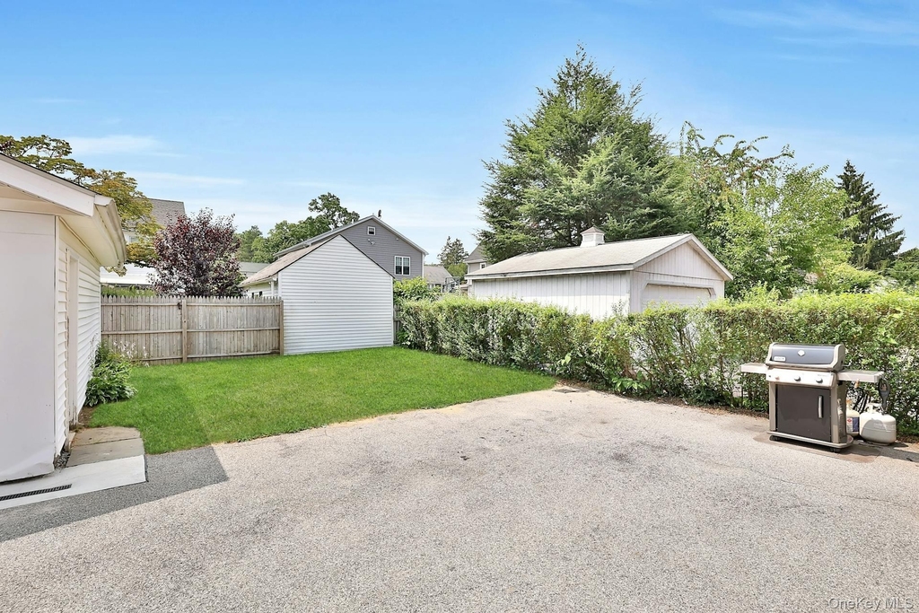 747 Pelhamdale Avenue - Photo 18