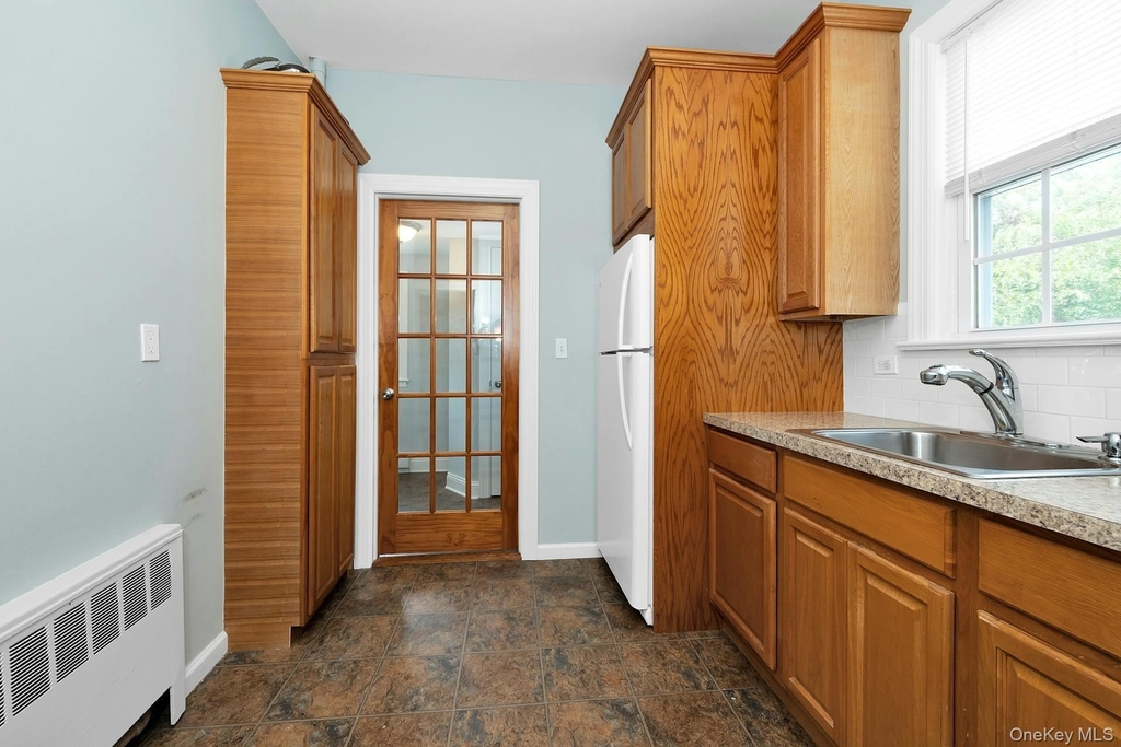 747 Pelhamdale Avenue - Photo 8