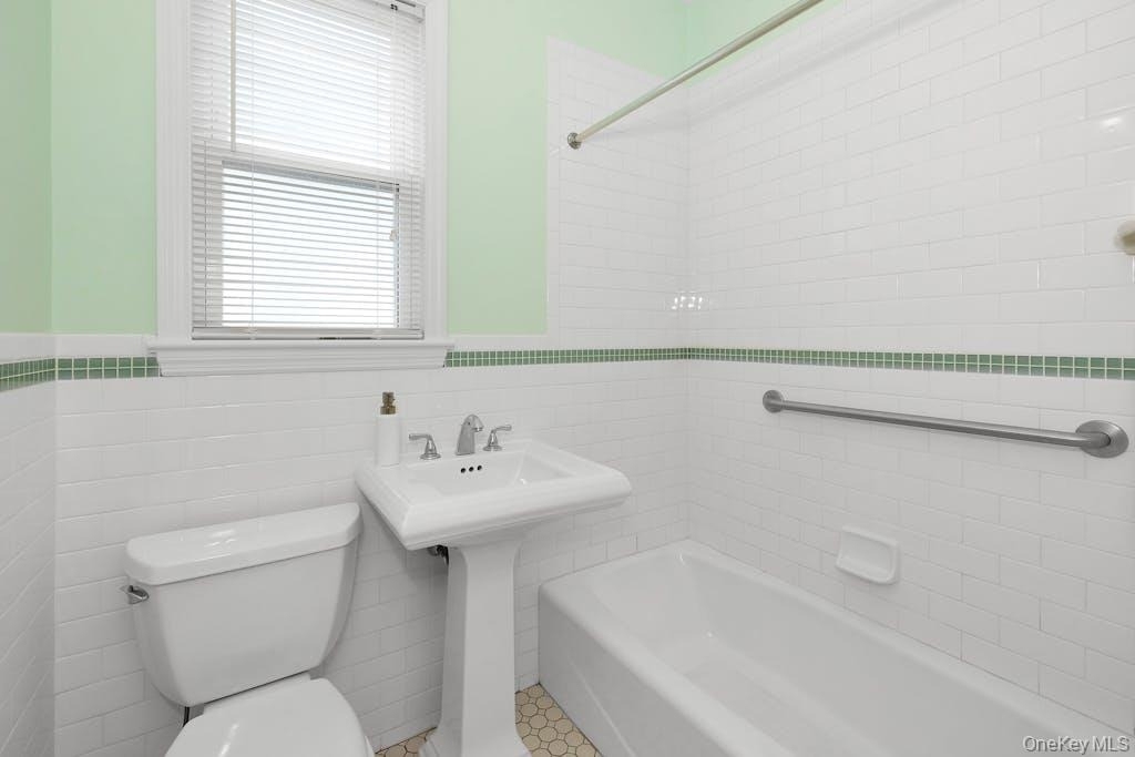 747 Pelhamdale Avenue - Photo 13