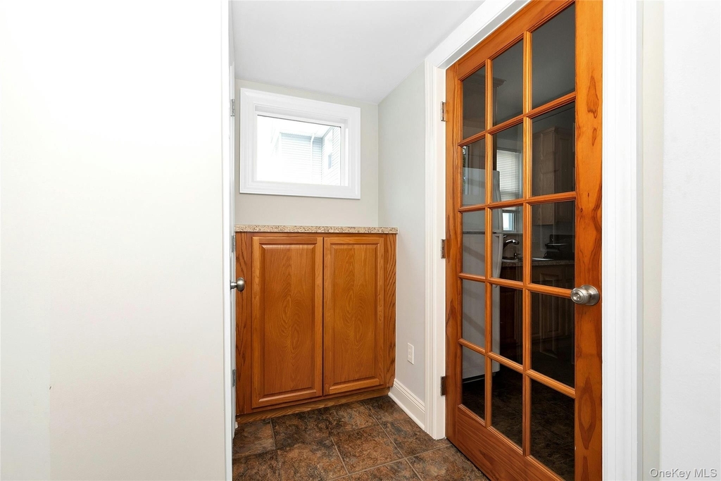 747 Pelhamdale Avenue - Photo 15